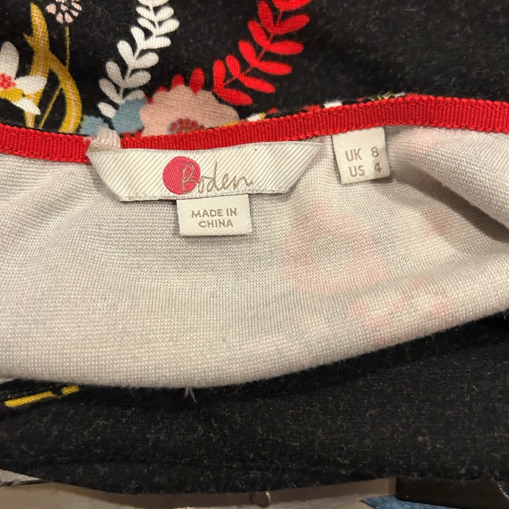 Boden Floral Black Top - Picture 4 of 5